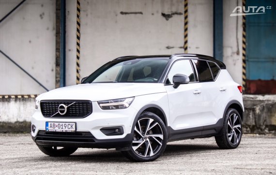 Volvo XC40 D4 R-Design 140kw AT/8 4x4 2018 / AJ NA SPLÁTKY / PROTIÚČET
