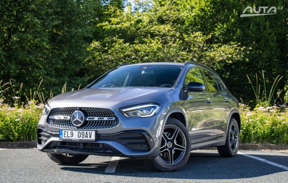 Mercedes-Benz GLA 250e AMG packet