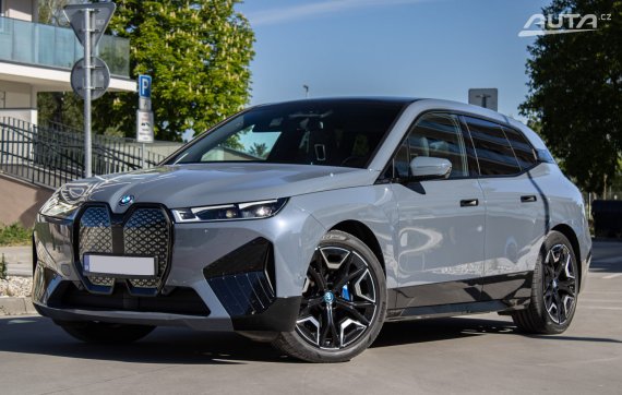 BMW iX 50 XDRIVE 385kW / NA SPLÁTKY / NA PROTIÚČET