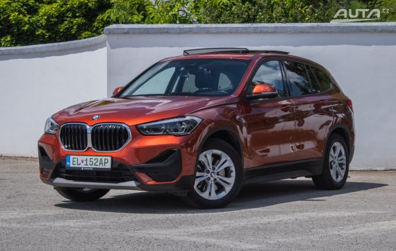 BMW X1 xDrive 25e / PANO / Head-UP / ACC / AJ NA SPLÁTKY / PROTIÚČET