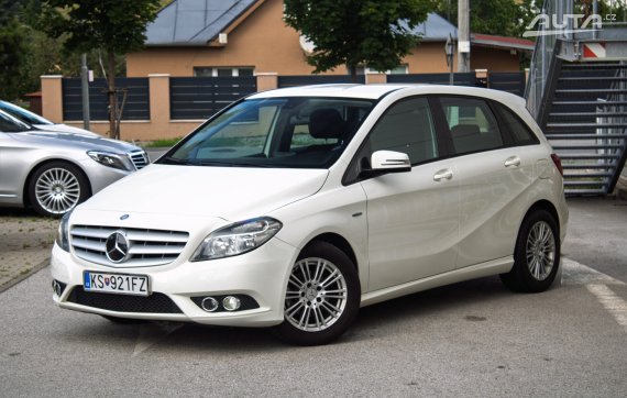 Mercedes-Benz B trieda 180 CDI BlueEFFICIENCY 80kW MT6 / NA SPLÁTKY / NA PROTIÚČET