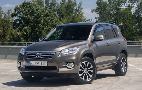 Toyota RAV4 2.2 D-4D Lux 4x4 / 110kW / M6 / AJ NA SPLÁTKY / PROTIÚČET