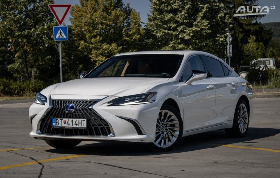 Lexus ES 300H Luxury CVT/1 131kW Hybrid / AJ NA SPLÁTKY / PROTIÚČET