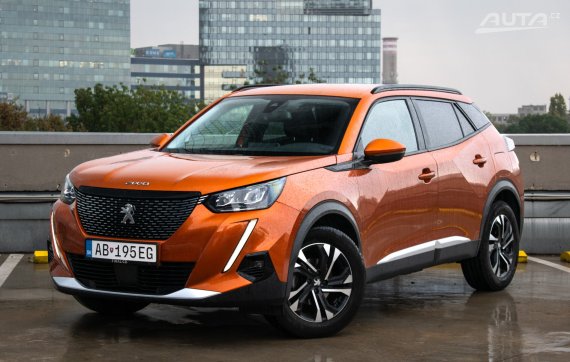 Peugeot 2008 1.2 PureTech Allure Pack / 96kW / M6 / ZÁRUKA / AJ NA SPLÁTKY / PROTIÚČET