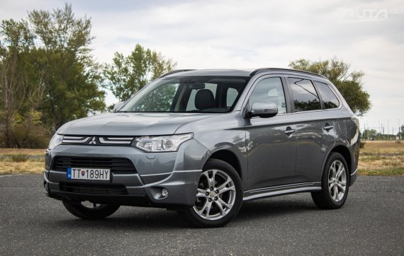 Mitsubishi Outlander 2.2D 4x4, 110kW, A6, 5d., 7miest / AJ NA SPLÁTKY / PROTIÚČET /