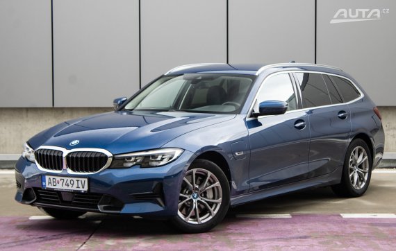 BMW Rad 3 Touring 330e PHEV xDrive 135kW AT/8 2022 / AJ NA SPLÁTKY / PROTIÚČET