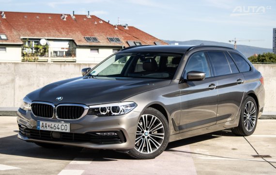 BMW Rad 5 Touring 530d Sport Line xDrive 195kW AT/8 / AJ NA SPLÁTKY / PROTIÚČET
