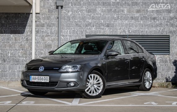 Volkswagen Jetta Hybrid 1.4 TSI Comfortline, 110 kW, A7 /  AJ NA SPLÁTKY / PROTIÚČET /