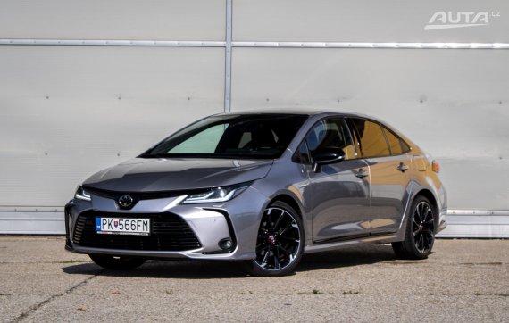 Toyota Corolla sedan 1.8 Hybrid e-CVT GR Sport, 72kW, A1, 5d. / AJ NA SPLÁTKY / PROTIÚČET /