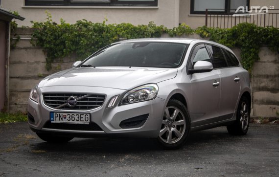 Volvo V60 D3 Momentum Geartronic, 120 kW, A6, 5d. / AJ NA SPLÁTKY / PROTIÚČET /