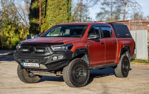 Toyota Hilux 2.8 D-4D 4x4 Invisible 150kW AT/6 2023 / AJ NA SPLÁTKY / PROTIÚČET
